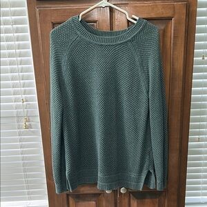 Old Navy Green Crew Neck Sweater with Relaxed Fit